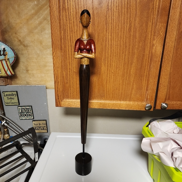 Vintage PIER IMPORTS Tall WOOD Bohemian Red and Black WOMAN Figurine / Sculpture - Picture 2 of 2